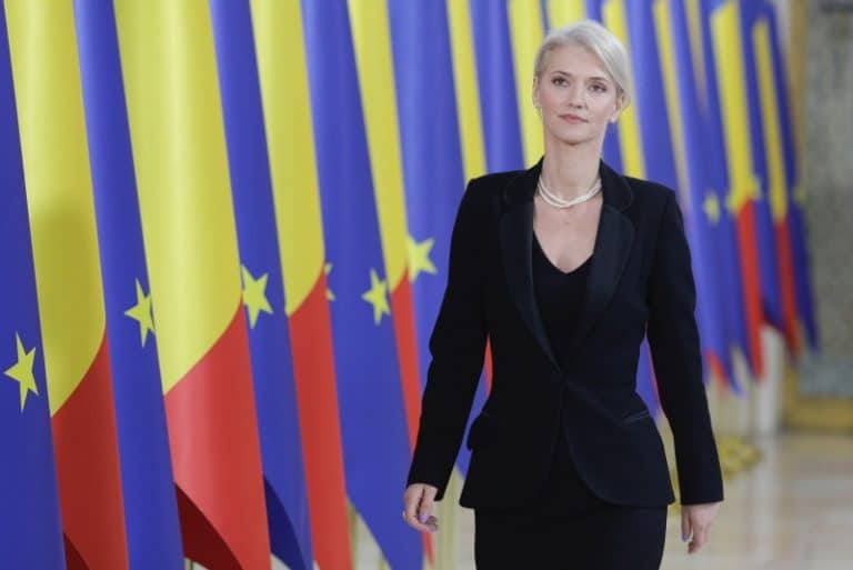 Este bun. Bani avem, nu ne plângem