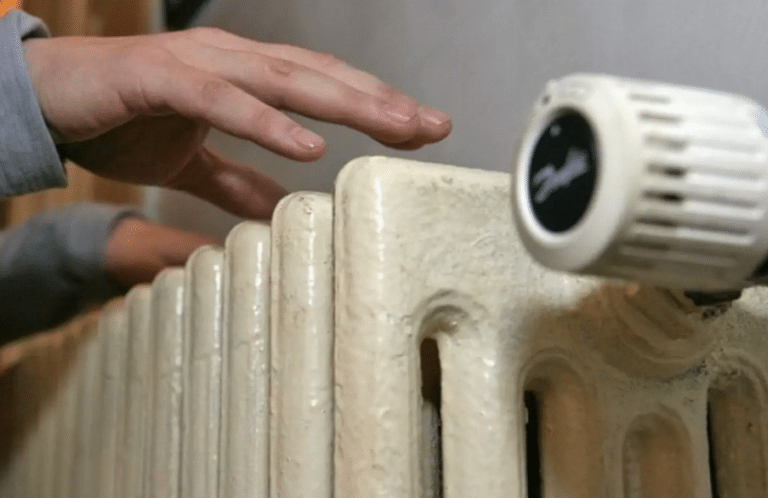 Acești români primesc ajutor pentru încălzire: legea a fost promulgată!