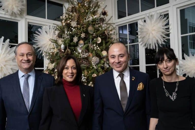 în plin război cu Marcel Ciolacu, ambasadorul României în SUA a fost primit de Kamala Harris