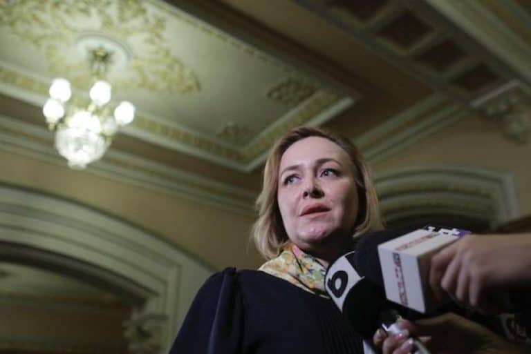 Fostul polițist baricadat în casă îi plantase microfoane fostului ministru de Interne, Carmen Dan (surse)