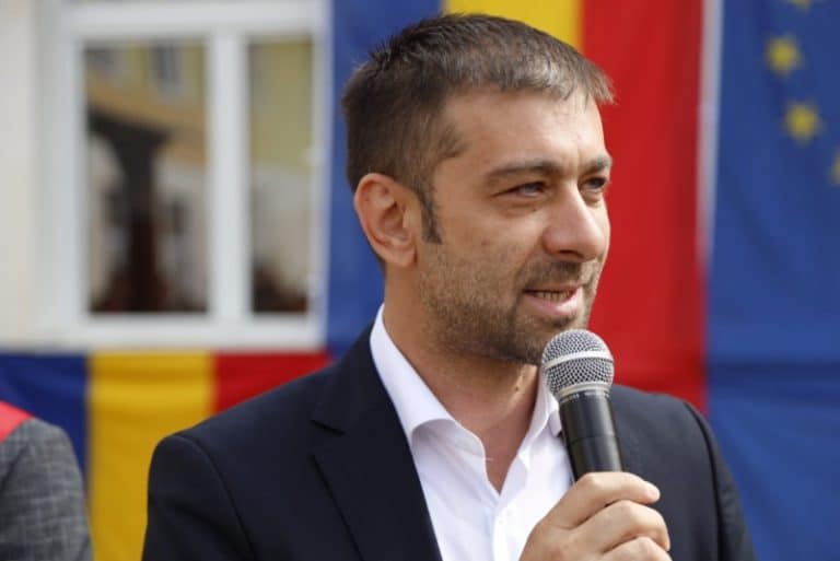 Vom fi judecați de către români