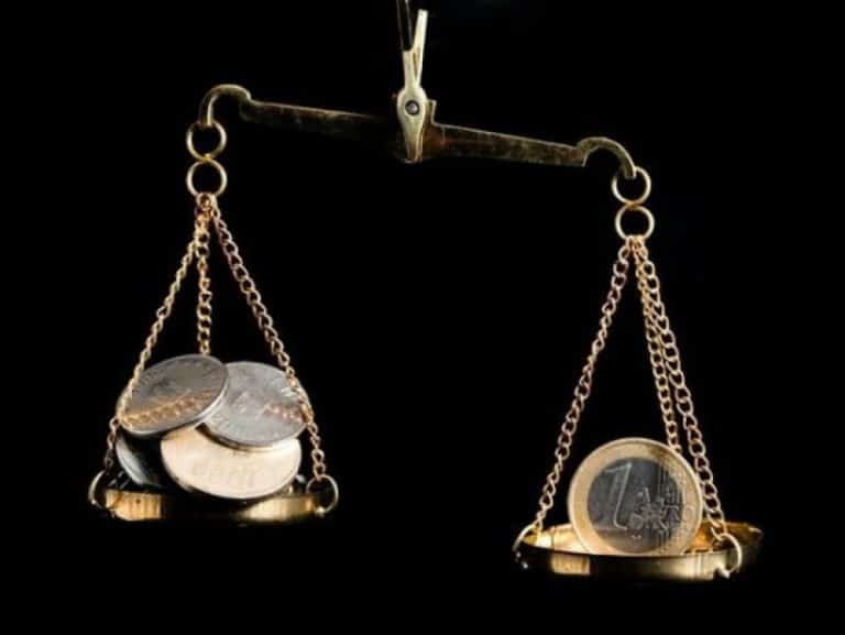 Moneda euro a depășit pragul critic de 5 lei, pe cursul practicat de bănci