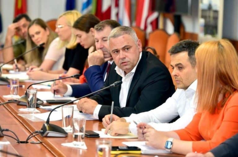 ‘Nimeni nu are dreptul să folosească fermierii pentru a încerca să câștige capital de imagine’