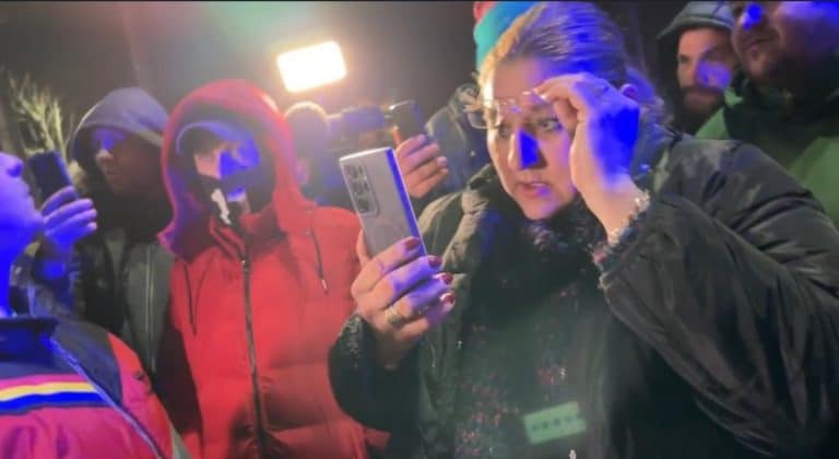 Diana Șoșoacă a descins în mijlocul protestatarilor de la Chiajna: A fost huiduită rapid