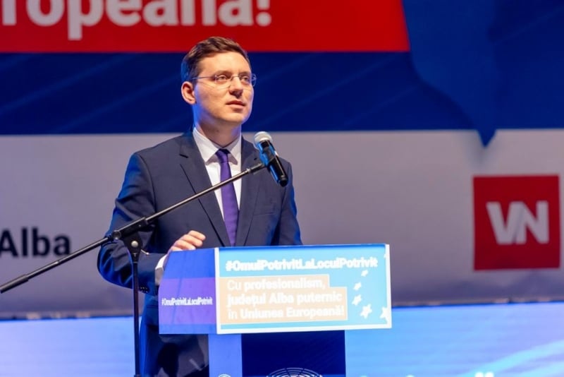 Oameni de valoare ai județului Alba, premiați de europarlamentarul Victor Negrescu, în cadrul evenimentului desfășurat sub deviza #OmulPotrivitLaLoculPotrivit