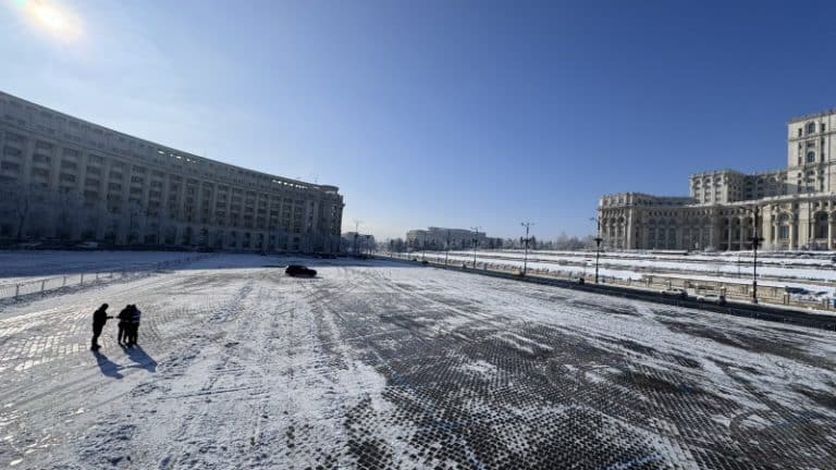 Nicușor Dan anunță continuarea protestului din București, deși nu participă nimeni