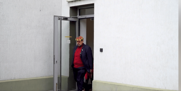 le-a găsit casă și ajutoare din banii lui și ai prietenilor/ Video