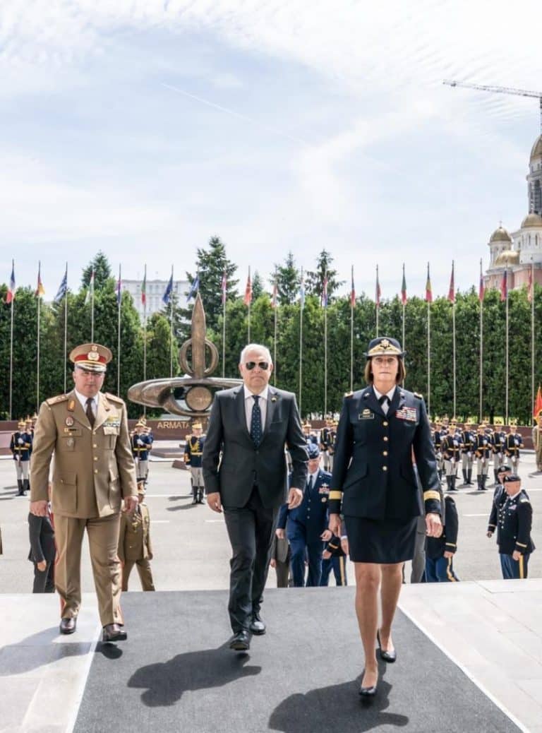 Ministrul Apărării, vizită la Șantierul Naval Damen