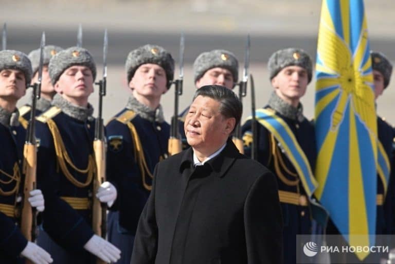 Xi Jinping este obligat să recunoască, în premieră, dificultățile economice