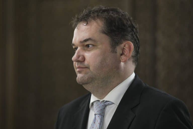 Executivul a adoptat noi măsuri birocratice care descurajează dezvoltarea României