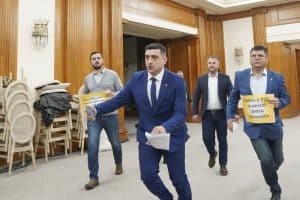 Se anunță sancțiuni în Parlament
