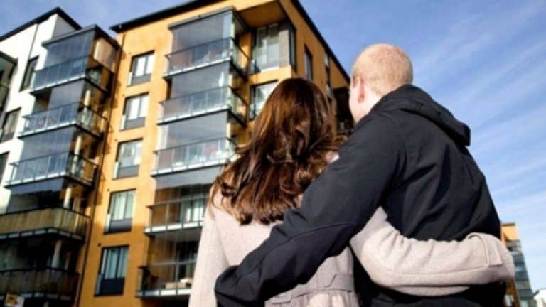 Guvernul interzice vânzarea și cumpărarea locuinţelor ANL destinate tinerilor din învăţământ şi sănătate