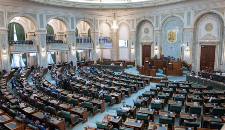 Mutări în Parlament! Un senator plecat din PNL s-a înscris în PSD