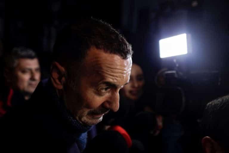 Iulian Dumitrescu a demisionat din toate funcțiile din PNL după ce DNA l-a pus sub acuzare pentru luare de mită și fals în declarații