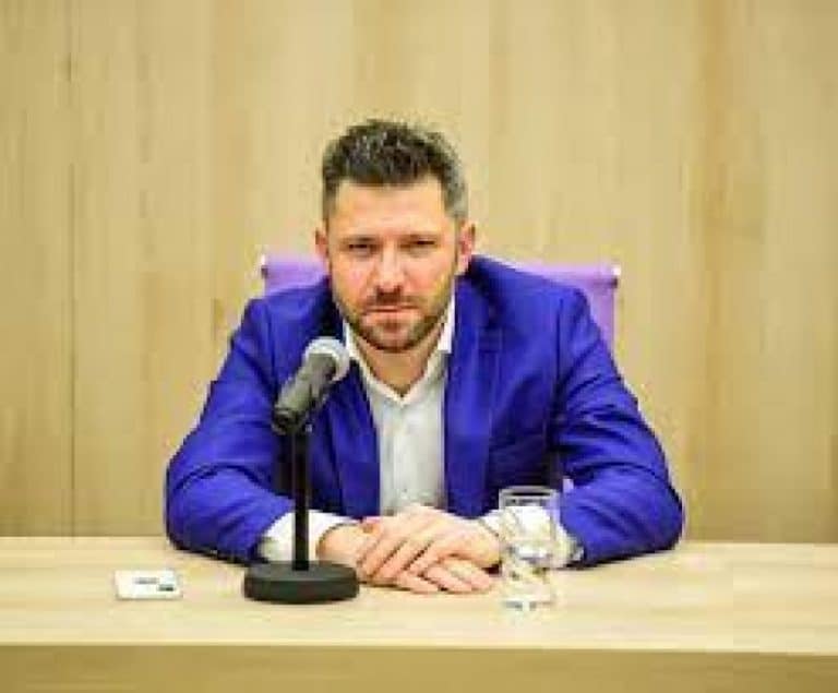 Scandal în Timiș din cauza unui demers în instanță! Peste 20 de primari PNL îi cer explicații prefectului Mihai Ritivoiu (PSD)