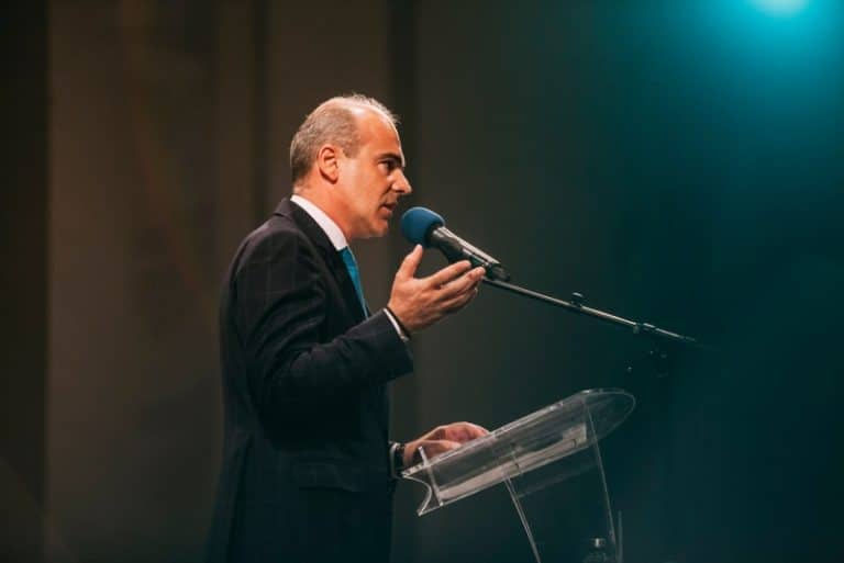 E cât se poate normal ca opinia publică să ştie aceste motive