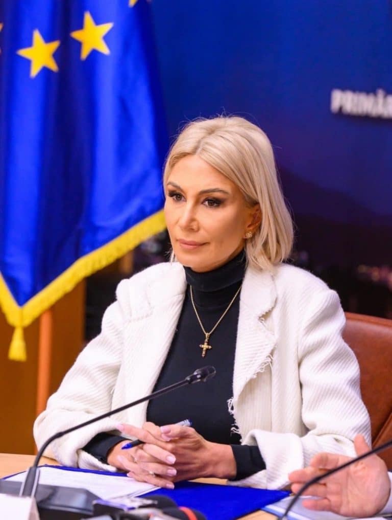 Avem un cocktail Molotov, format din AUR şi SOS!