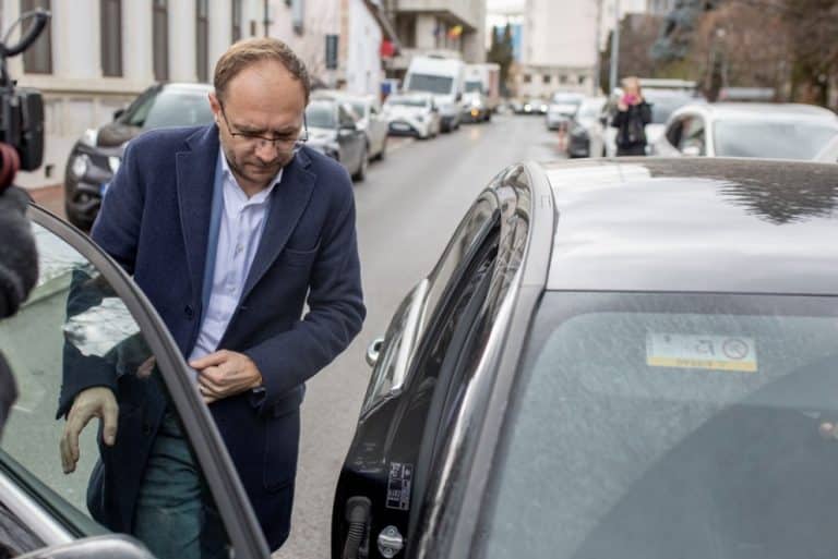 Soțul amantei spune că nu el l-a denunțat