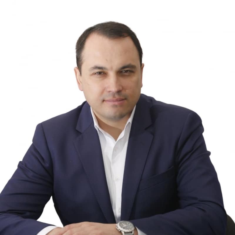 Primarul acuză că adversarii politici i-au creat pagini fake de Facebook
