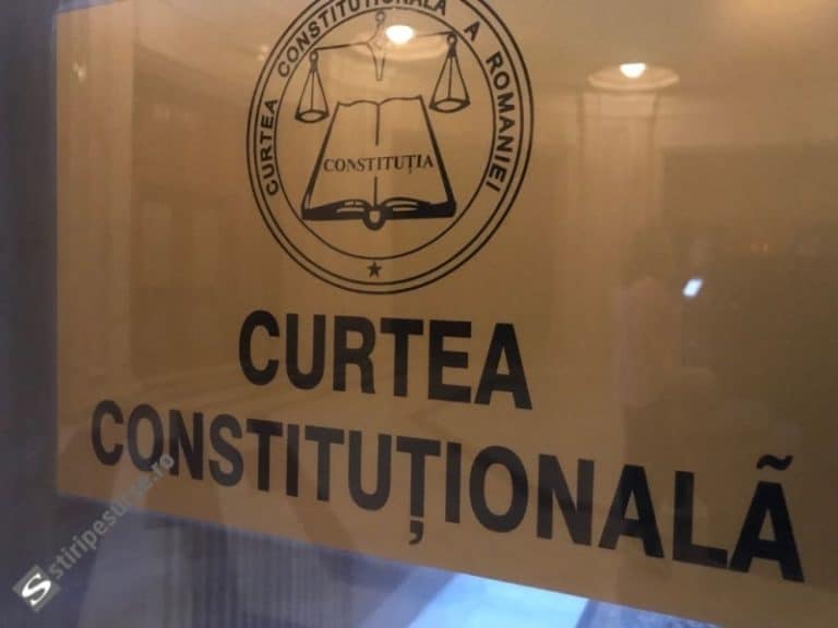 CCR amână cu o lună decizie pe legea care dezincriminează evaziunea fiscală sub 1 milion de euro