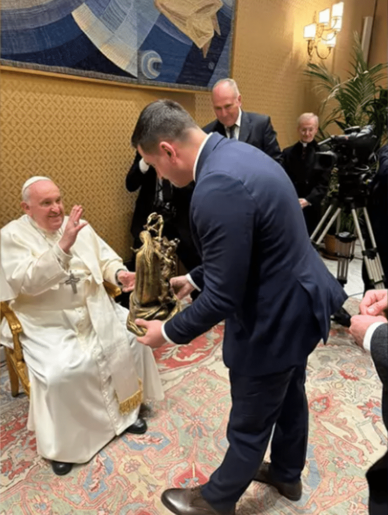 ‘Ce face omul, face și maimuța’/ Video