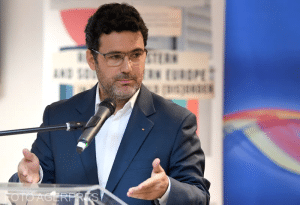 statul să blocheze fondurile pentru AUR și George Simion