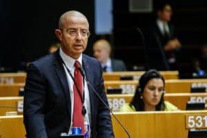 NU li se cuvin funcții publice pe viață!