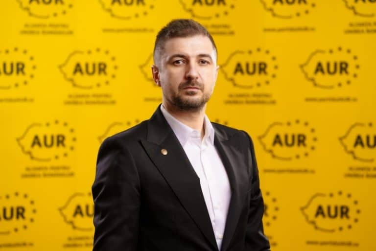 Deputatul AUR Adrian Axinia a depus plângere împotriva judecătoarei CCR Mihaela Ciochină, pentru că ar fi negociat la Cotroceni comasarea