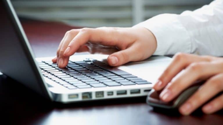 Înmatriculare auto online pentru şoferii români. Proiectul de lege a fost adoptat