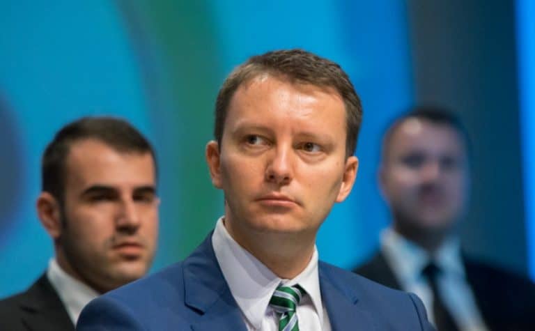 Nu am ajuns încă la nivelul la care să comentez glumele lui