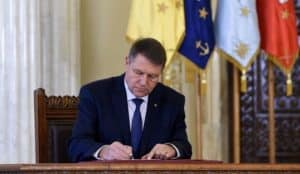 Decrete semnate de președintele Iohannis: 18 procurori devin judecători