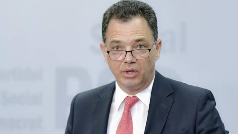 ‘Speculaţiile bursiere cu resursele românilor trebuie să înceteze’