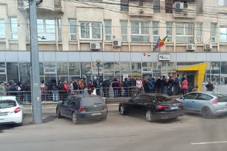 Senatorul Vlad Pufu solicită intervenţia ANRE, acuzând `atitudinea batjocoritoare a Electrica faţă de consumatori`