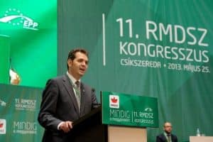 Dacă nu rezolvăm problema traseismului politic, nu vom putea vorbi despre o democrație corectă în România