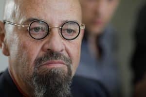 ‘când DREAPTA freacă menta, pe STANGA o doare în cot!’