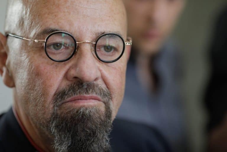 ‘când DREAPTA freacă menta, pe STANGA o doare în cot!’