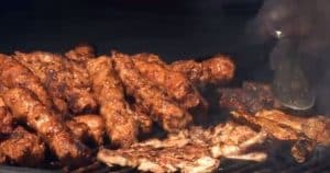 ‘N-am mâncat la Obor, dar unde mă opresc, mănânc’ / Ce alege dintre pâine şi mămăligă