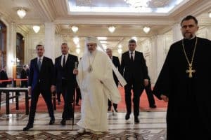 GALERIE FOTO – Gata cu păcatele în Parlament: Ciolacu, Ciucă și Patriarhul Daniel au inaugurat capela din Casa Poporului