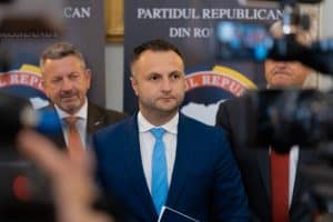 „Comasații PNL și PSD pun pumnul în gura tinerilor prin interzicerea tik-tok”