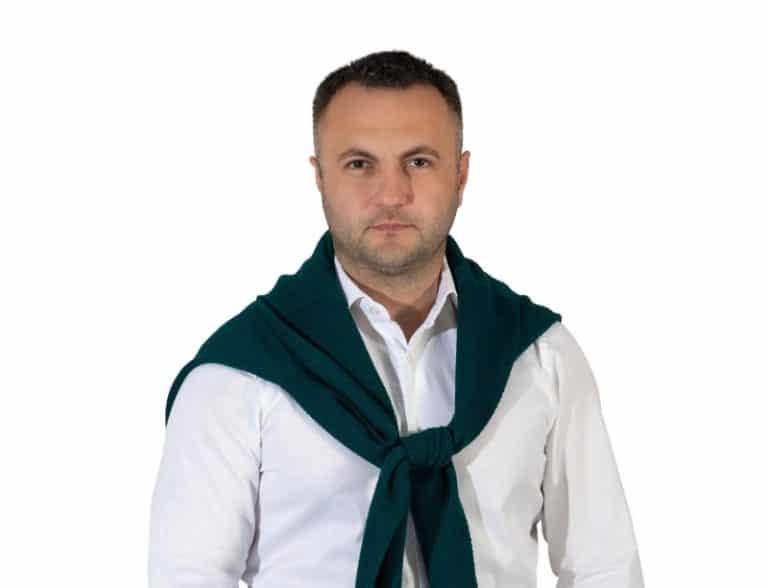 Astăzi, România este împărțită între amărăciune și speranță