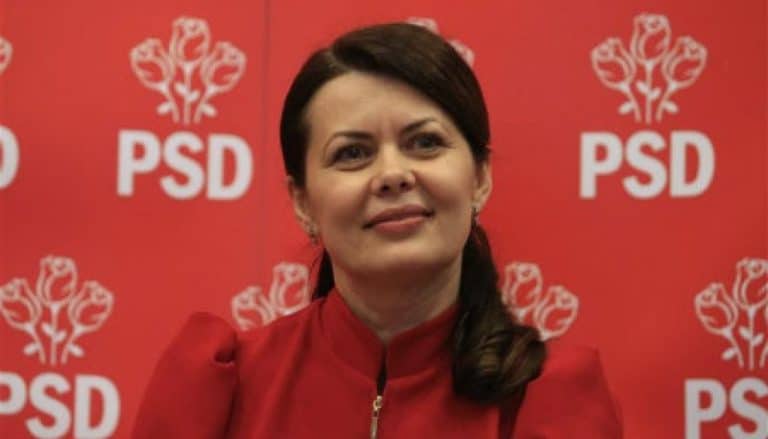 Inițiatoarea legii antifumat, care a demisionat din PSD din cauza OUG 13, revine în partid și candidează împotriva lui Boc