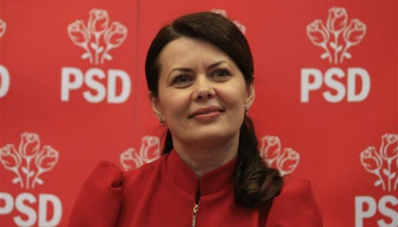 Inițiatoarea legii antifumat, care a demisionat din PSD din cauza OUG 13, revine în partid și candidează împotriva lui Boc