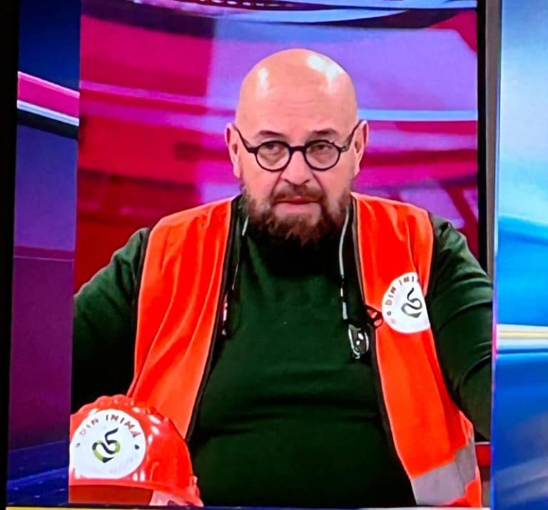 ‘Nu mai țuguia năsucul când mă vezi cu roaba prin oraș! Poate că d-aia visezi roabe…!