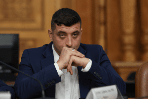 ‘Se pregătește o lovitură de stat! Gheara putredă a sistemului a acaparat statul’