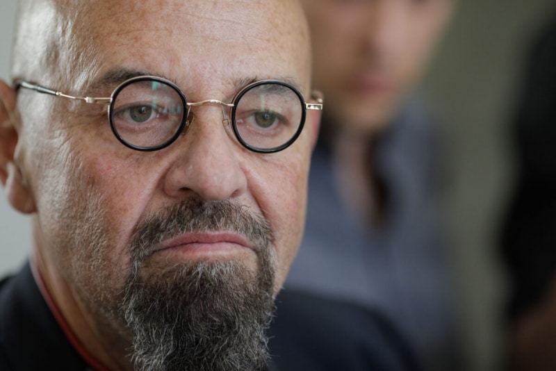 ‘Cu cine aţi vrea să lucrez, cu toţi trădătorii?’