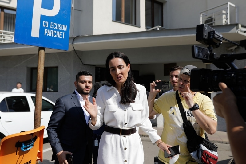 Modalitatea josnică prin care primarul Clotilde Armand își face campanie electorală. Lovește în copiii din Sectorul 1