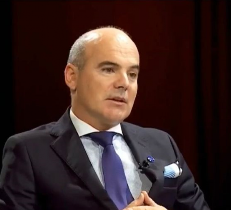 ‘Nu sunt saci de cartofi / O caliceală de prost gust’
