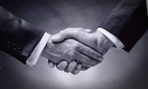 trei firme care aparțin aceleiași familii au primit 200 de contracte de achiziții publice directe