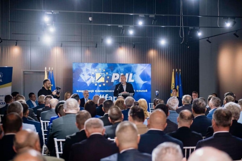 Tunul e pistol cu apă! Ciucă s-a dezlănțuit la adresa traseiștilor: E o boală!