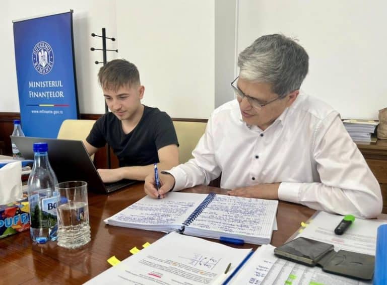 Marcel Boloș anunță că mizează pe tineri. Un șef de promoție de la ASE, cot la cot cu ministrul